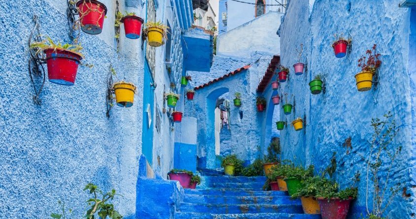 picture of a brightly coloured Moroccan street